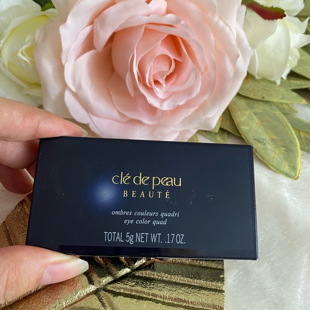 CLE DE PEAU Eye Color Quad Palette - Gold, Blue, Brown - Picture 3 of 9